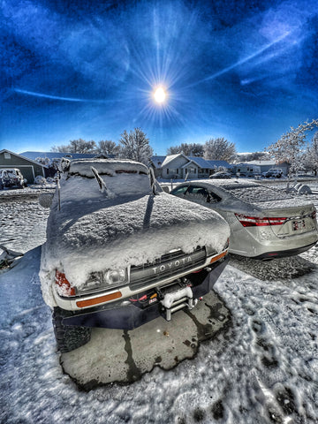 Toyota Land Cruiser FZJ80 and Avalon in the snow